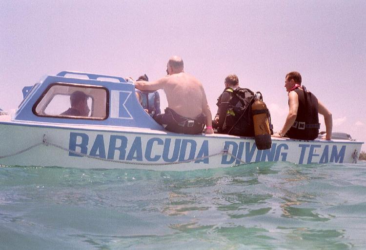 In de boot bij Barracuda