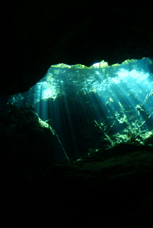 Zonnestralen in de ingang