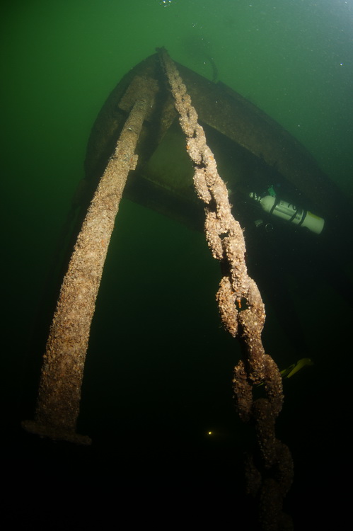 Kettingen van het onderwaterhuis in Oostvoorne