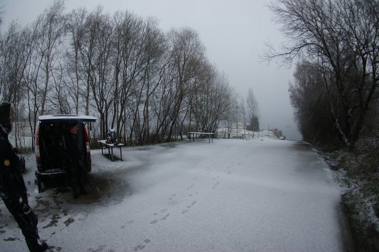 Omkleden in de sneeuw bij Hemmoor