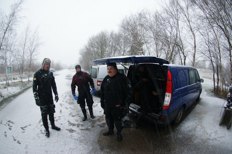 Omkleden in de sneeuw bij Hemmoor