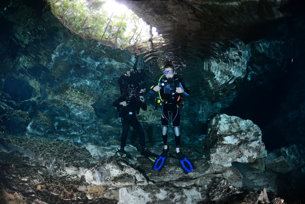 Nick in de Taj Mahal cenote