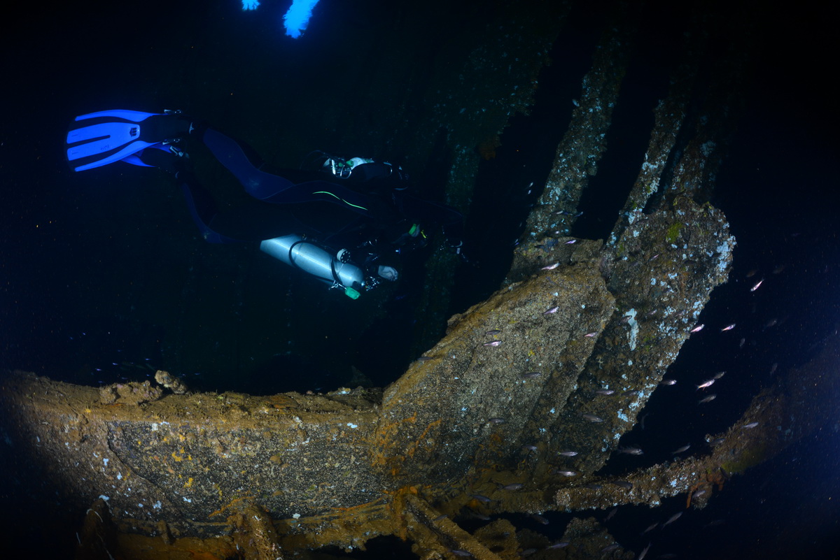 Edwin in het ruim van de Kikukawa Maru