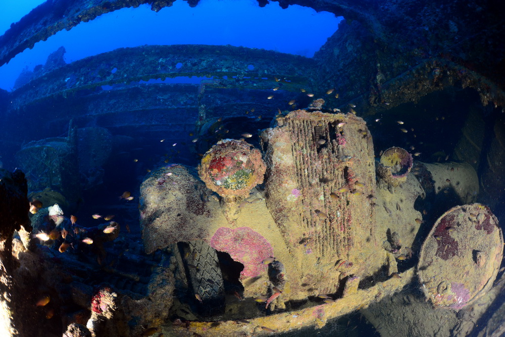 Truck in het ruim van de San Francisco Maru