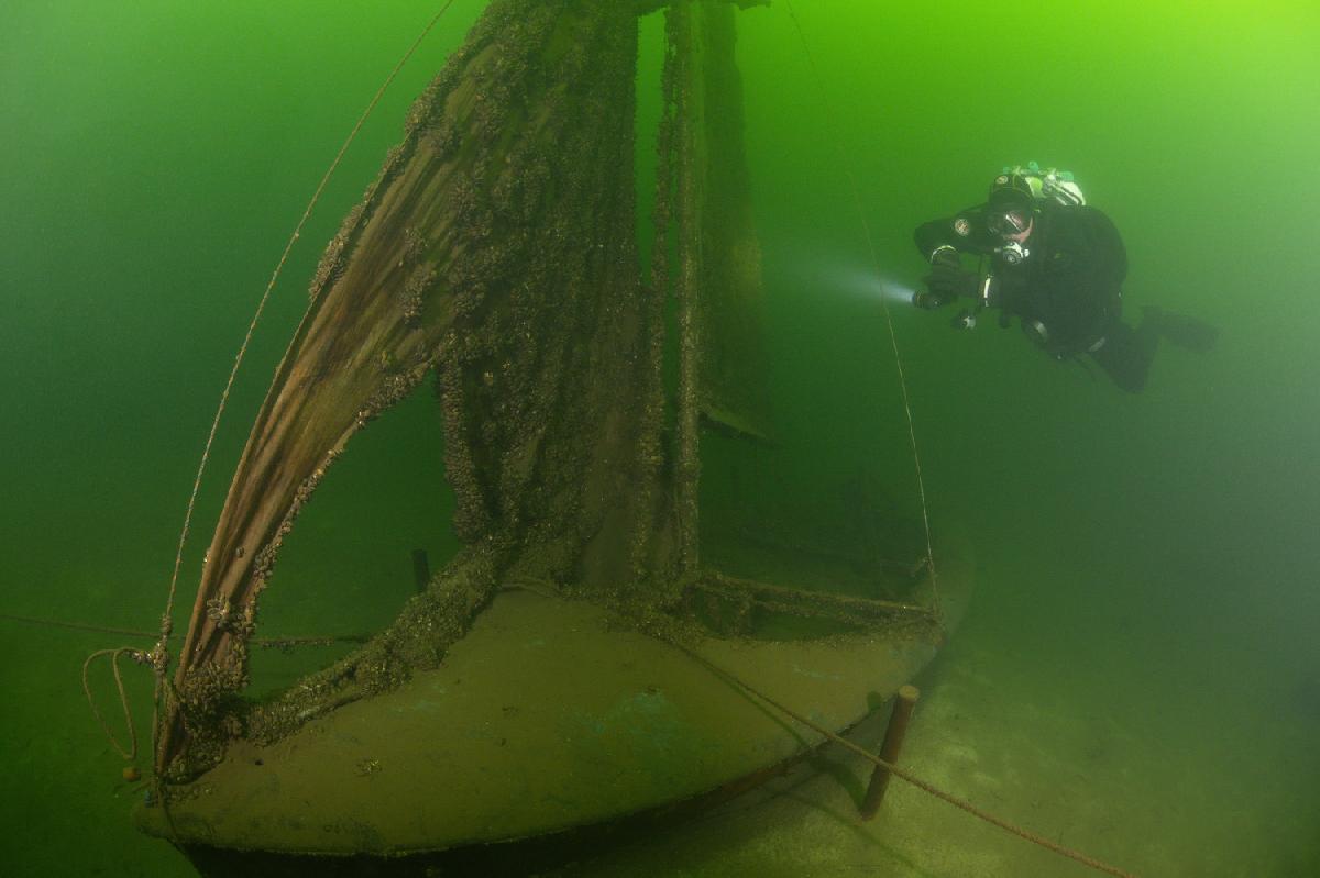 Rob naast de zeilboot in de beldert